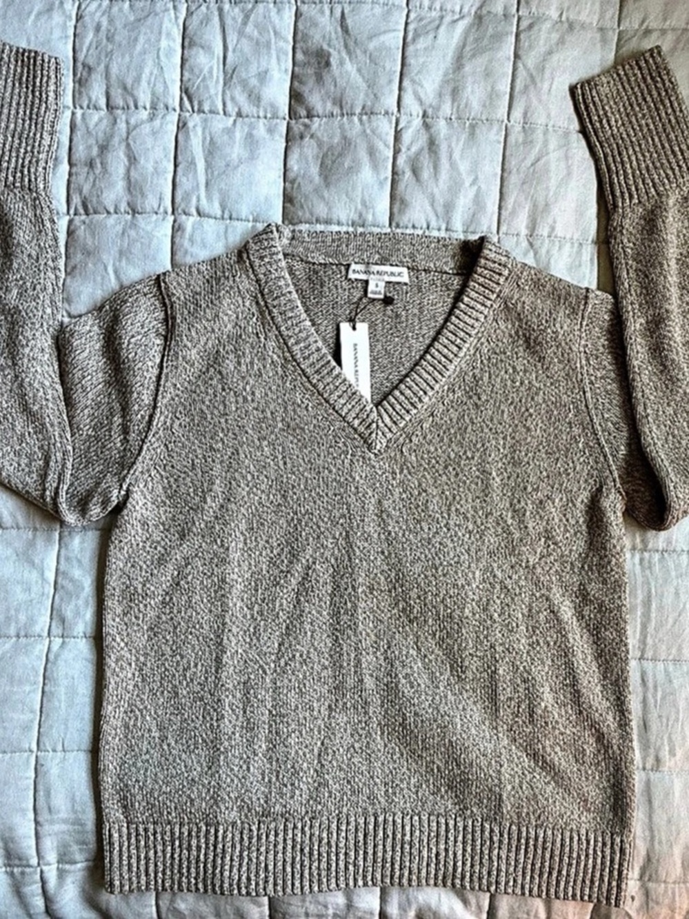 Banana Republic Cotton Silk V-Neck Sweater Size Small NWT